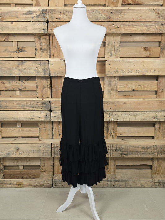 Schwarze Culotte mit mehrlagigen Volants