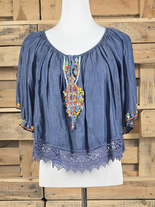 Derhy Boho-Bluse in Blau mit farbenfroher Stickerei und Spitzensaum