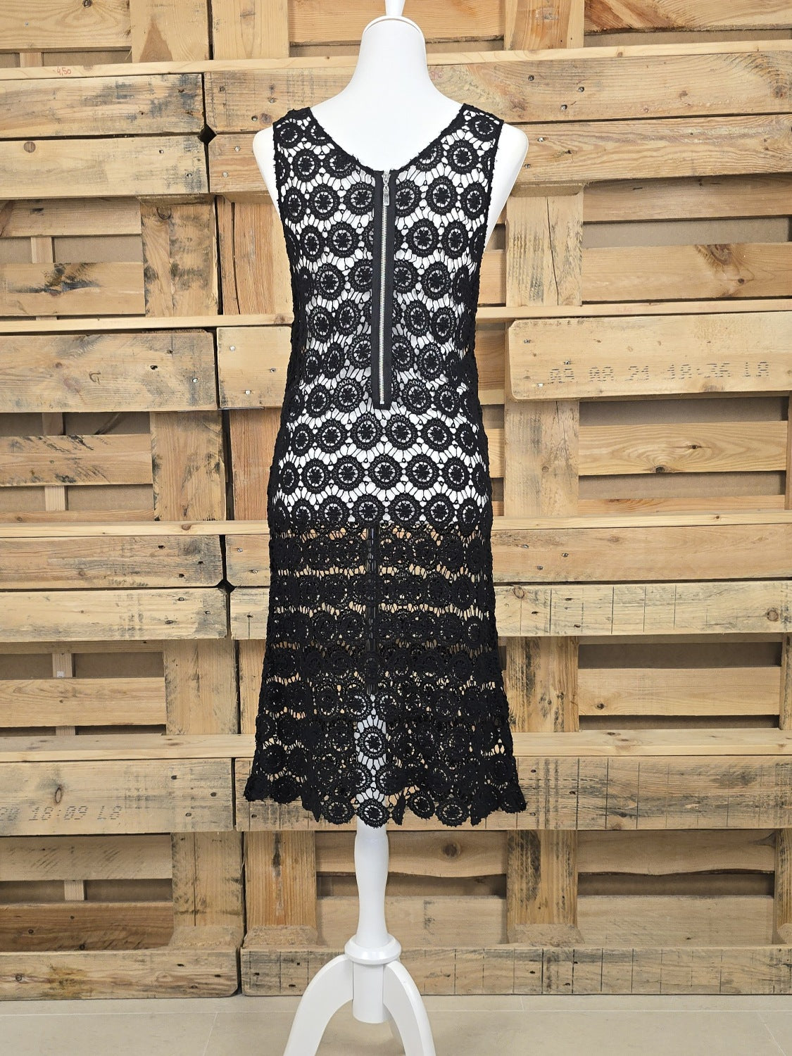 Schwarzes Häkelkleid mit Rückenreißverschluss