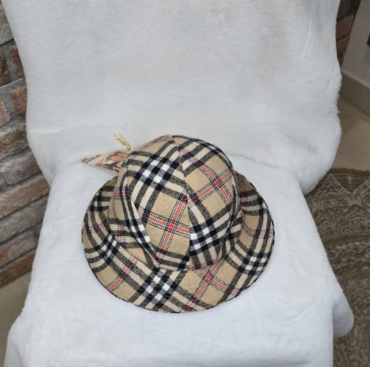 wollhut im burberry stil