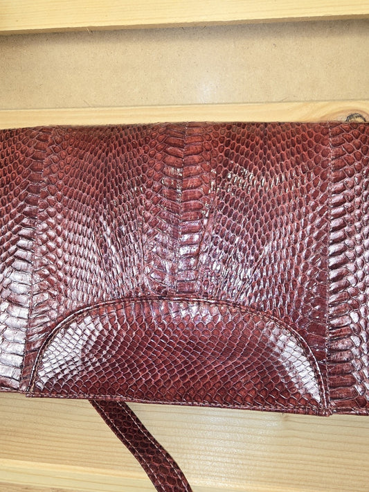 Ledertasche in Reptilienoptik