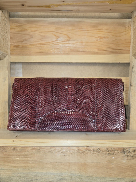 Bordeauxfarbene Reptilledertasche mit abnehmbarem Trageriemen