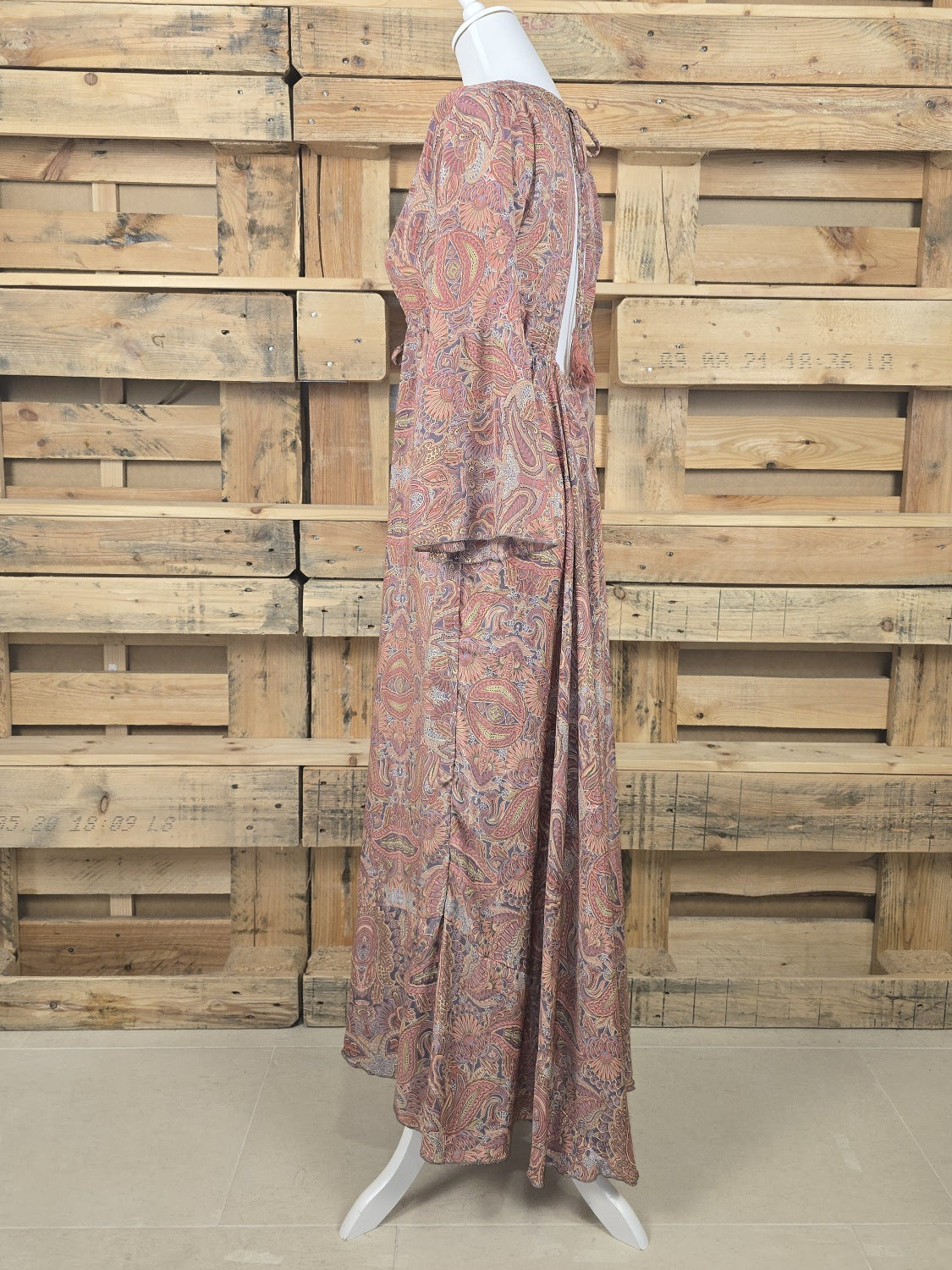 seiden maxikleid mit paisleymuster seitenansicht