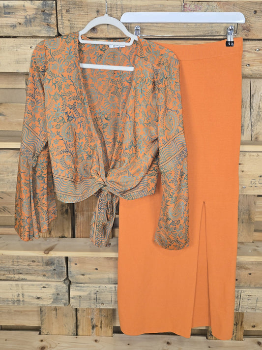 suncoo schlauchrock in orange mit passender seidenbluse