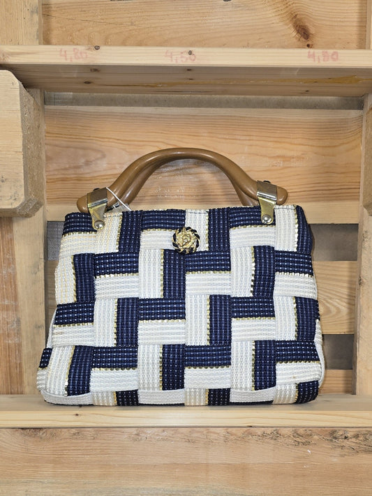 Vintage Flechtstoff Handtasche im blau-weißen Design mit braunen Tragegriffen