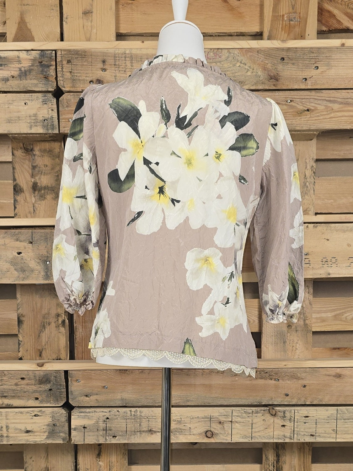 Blumarine Seidenbluse mit Spitzensaum