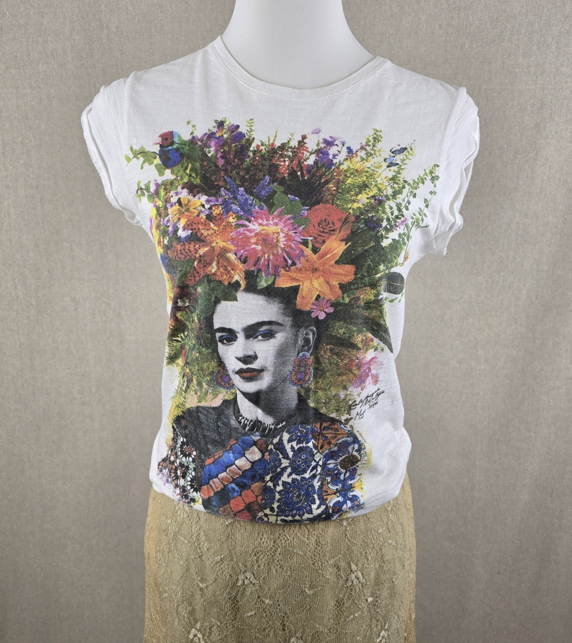 California Vintage T-Shirt mit farbenfrohem Frida-Kahlo-Motiv