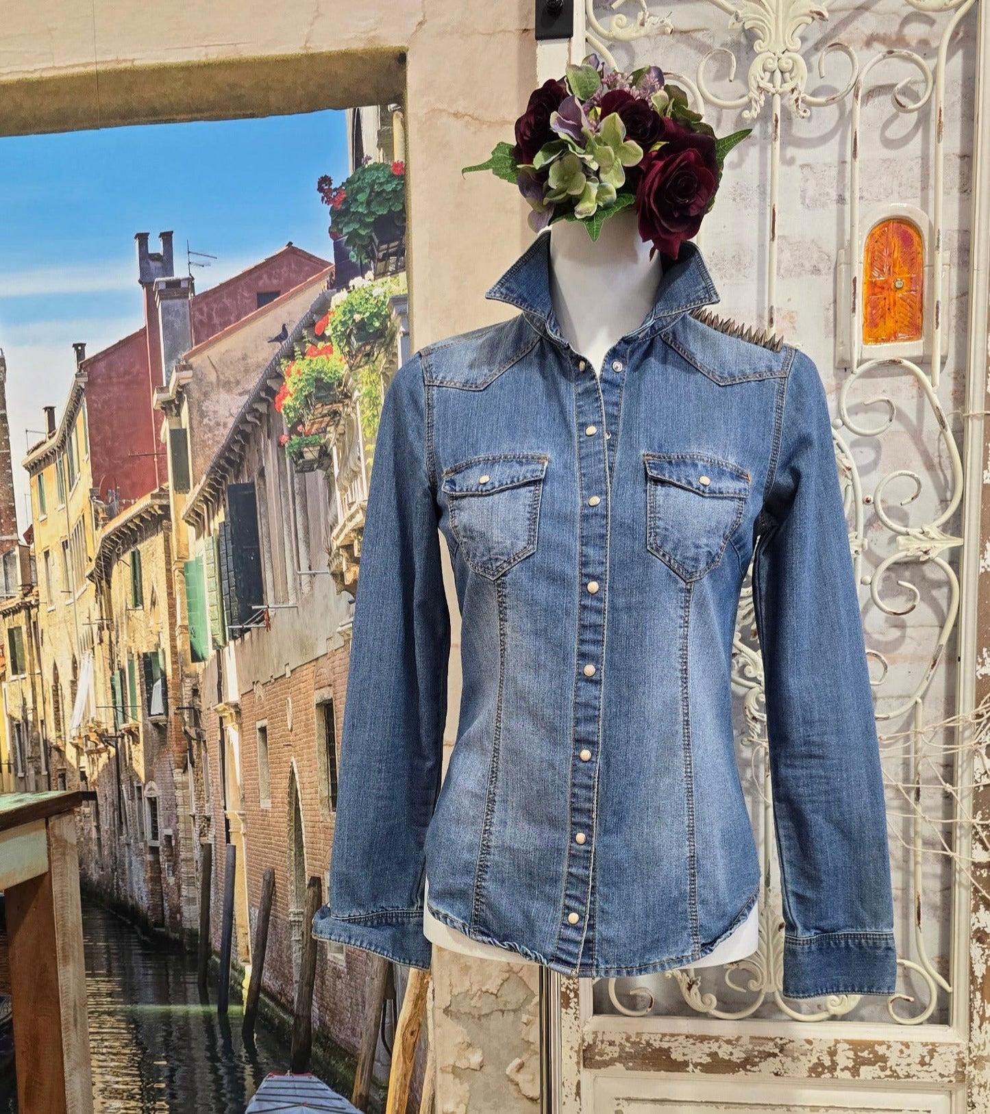 jeansblusemitstachelapplikationen_2