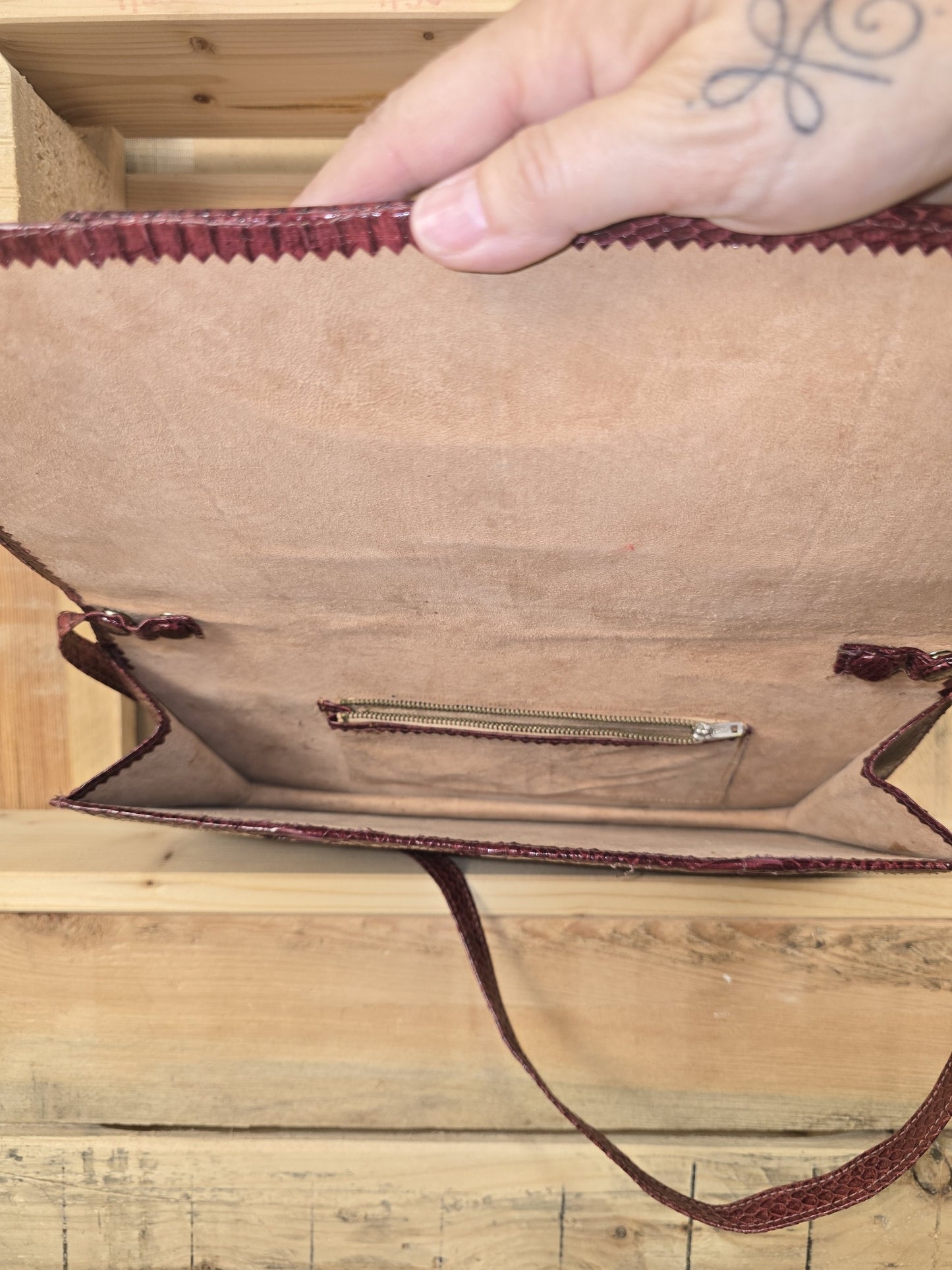 Ledertasche in Reptilienoptik
