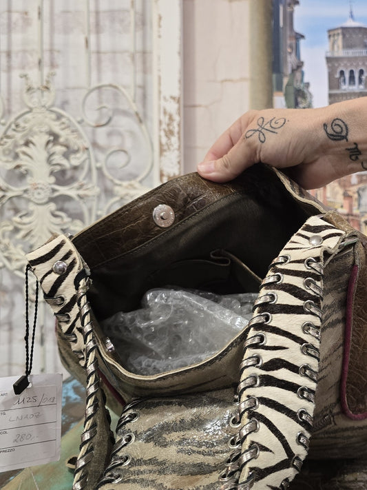 Designertasche mit Zebraoptik