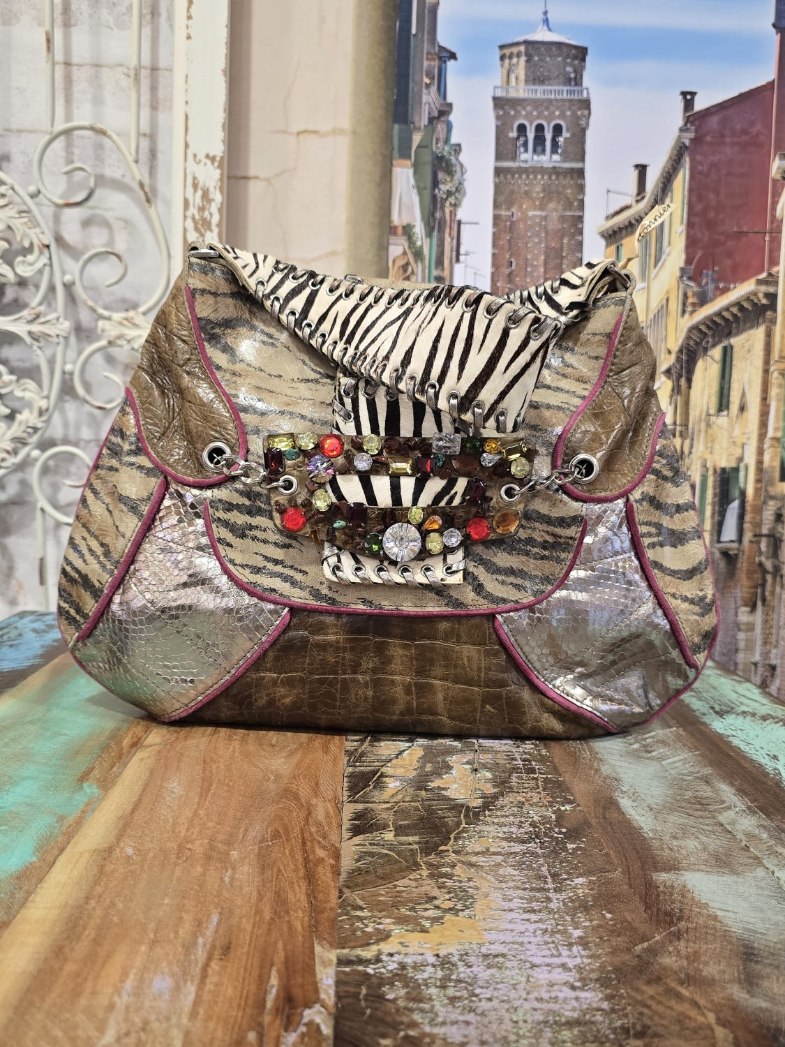 Designertasche mit Zebraoptik